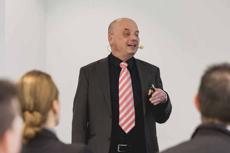 Per Schraube zur Glückseeligkeit? Das könnte man meinen, wenn man Patrick Junkers, Geschäftsführer und Managing Director von Hytorc, hört. (Bild: Stefan Bausewein)