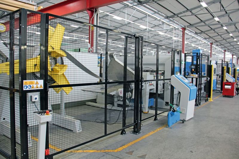 Vom Coil zum fertigen Blechteil: In seiner Produktion setzt Elleci auf eine kombinierte Stanz-Laser-Linie von Dalcos. (Bild: Itasse)