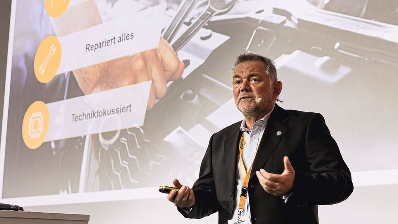 Bert C. Lembens von Continental appellierte in seinem Vortrag an Kfz-Betriebe, darüber nachzudenken, ob es auch für sie Sinn machen könnte, sich zu konsolidieren, sprich Kooperationen einzugehen. (Bild: Stefan Bausewein)