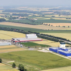 Im Gewerbepark Hohenlohe baut Ziehl-Abegg ein neues Gebäude für energiesparende Elektromotoren und Ventilatoren. Die bisherige Fertigung dieser Produkte wird von Künzelsau (Würzburger Straße) dorthin verlegt und ausgebaut.