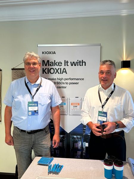 Jürgen Kistler und Christian Auer (KIOXIA) (Bild: Boston)