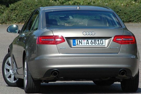 Der Audi A6 schafft es in 10, 3 Sekunden von 0 auf 100 km/h. Bei 208 km/h Spitze ist Schluss. (Archiv: Vogel Business Media)