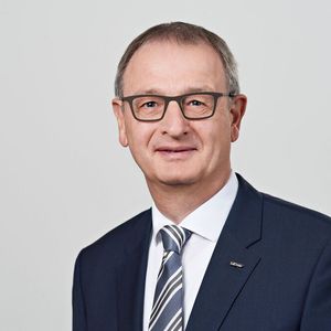 „Wir freuen uns sehr über dieses Commitment und sind überzeugt, ab 2022 aus der Branche für die Branche einen höchst attrakti-ven Treffpunkt für die Schleifindustrie in Stuttgart anzubieten“, sagt Wilfried Schäfer, Geschäftsführer des VDW.