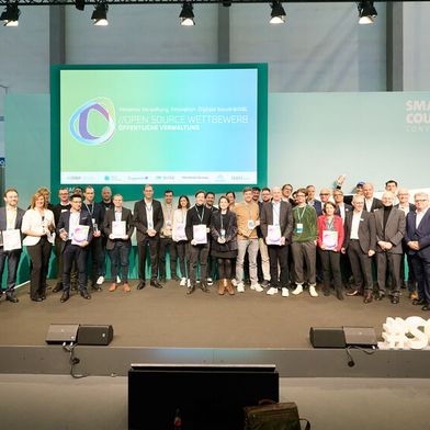 Finalisten und Jury beim Open Source Wettbewerb für die öffentliche Verwaltung 2026. (Bild: © Copyright Nicolas DET)