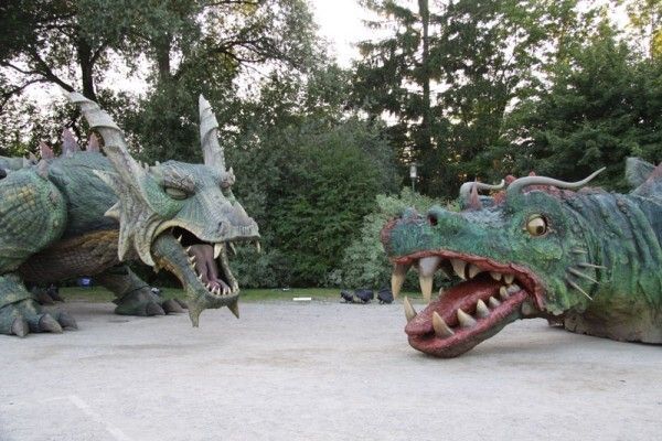 Der alte Drache (rechts) trifft auf seinen Nachfolger (Vogel Business Media)