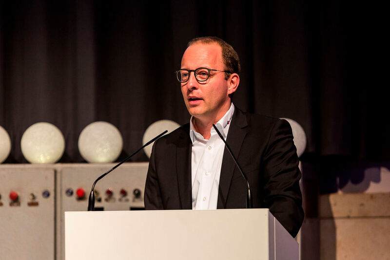 Daniel König, Leiter Vertrieb Deutschland bei Real Garant und Mitglied der Jury für den Gebrauchtwagen Award, stellte das nominierte Autohaus Meyer vor. (Stefan Bausewein)