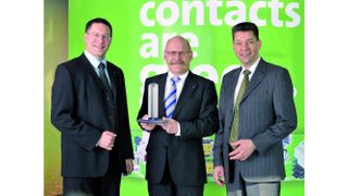 Dr. Andreas Rinn, Managementbeauftragter, Reiner Schilkowsky, Key Account Manager und John Paulsen, Vertriebsleiter Europa, alle Wieland Electric, freuen sich über die besondere Auszeichnung von Siemens als „Best Quality Supplier 2008“ (v.l.). (Archiv: Vogel Business Media)