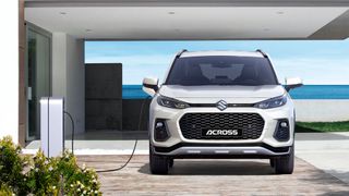 Angetriebenen wird der 4,64 Meter lange Across von zwei E-Motoren mit 134 kW/182 PS und 40 kW/54 PS sowie einem 136 kW/185 PS starken 2,5-Liter-Benziner. (Bild: Suzuki)