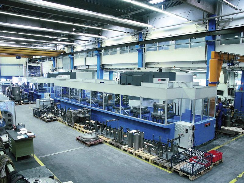 Die drei Fertigungszellen, bestehend aus horizontalen Bearbeitungszentren Mazak FH 8800 mit 240er Werkzeugmagazin und automatischem Wechselsystem für zehn  Paletten, können rund um die Uhr arbeiten. (Archiv: Vogel Business Media)