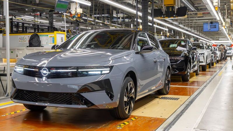 Der aktuelle Astra läuft in Rüsselsheim vom Band(Bild:  Opel)