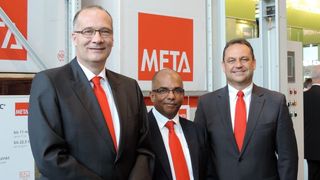 Gemeinsamer internationaler Messeauftritt von Meta-Geschäftsführer Dr. Klaus Vatter (l.), Nitin Shah (GF Meta-Großbritannien) und Hans Jürgen Korth (Abt.-Ltr. Vertrieb International). (Meta)