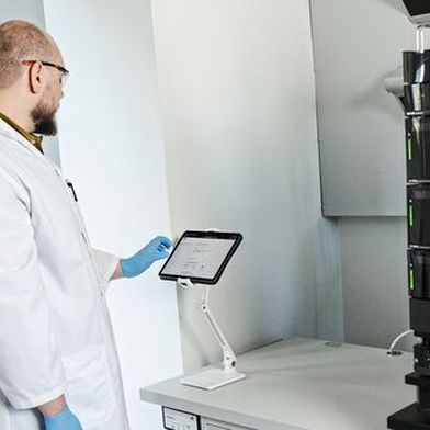 Smart Safety bietet eine ganzheitliche Lösung für die Laborsicherheit. (Bild: DÜPERTHAL Sicherheitstechnik GmbH & Co. KG)