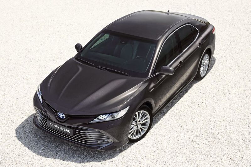 Auch ohne Panoramadach ist das Raumgefühl im Camry luftig. (Toyota)