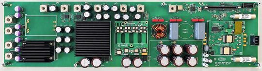 With a footprint of 480 mm × 125 mm, the Infineon HV PDB supports both ±400 V and 800 V distribution architectures and delivers an output power of up to 12 kW.(Bild:  Infineon Technologies AG)