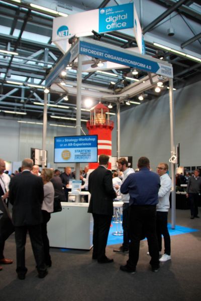 In der begleitenden Ausstellung konnten sich die Teilnehmer die PTC Lösungen live ansehen und ausprobieren. (J. Pfeiffer/konstruktionspraxis)