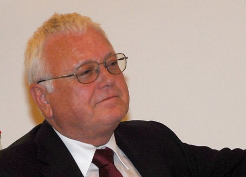 Verfolgt die Versammlung aufmerksam: DAT-Chef Volker Prüfer. (Archiv: Vogel Business Media)