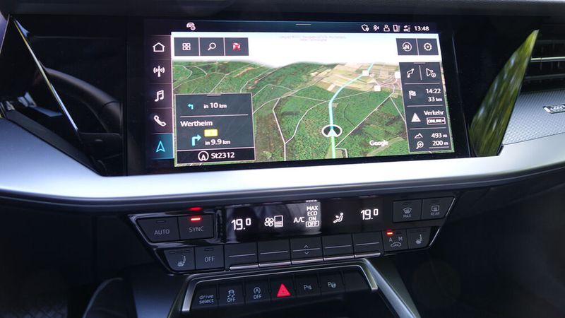 Insbesondere die haptischen Bedienelemente konnten überzeugen und machen die Bedienung einfach und intuitiv. (Bild: Schreiner/»kfz-betrieb«)