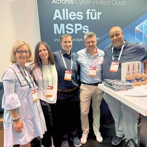 Gemeinsam für Cyber Protection: das Acronis-Team mit Markus Fritz (2. v. r.)(Bild:  Vogel IT-Medien GmbH)