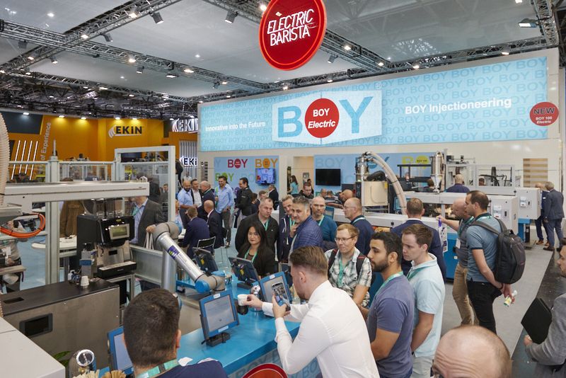 Dr. Boy Barista-Bar: Mit dieser Anwendung demonstriert der Maschinenhersteller, wie vielseitig und zugänglich Spritzgießtechnologie im Kontext von Digitalisierung, Automation und kundenindividueller Produktion eingesetzt werden kann.(Bild:  Dr. Boy)