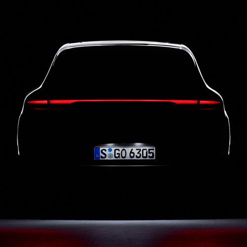 Mit dem durchgehenden Leuchtband bekommt auch der Macan das neue Porsche-Identitäts-Merkmal.(Bild:  Porsche)
