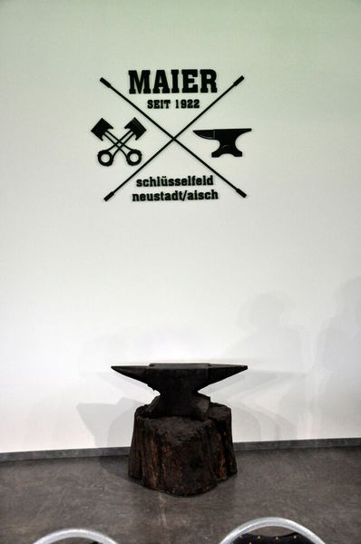 Das Autohaus Maier ist über 100 Jahre alt und startete als Schmiede. (Bild: Wehner – VCG)