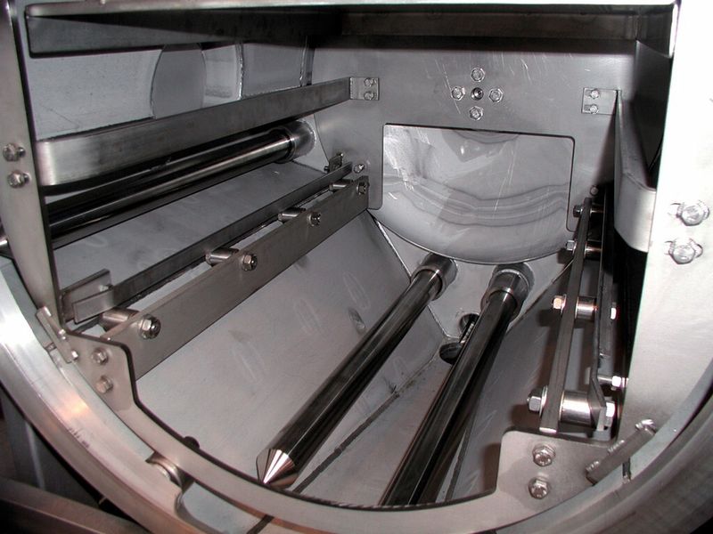 Für eine effektive Ultraschallreinigung ist diese Anlage mit mehreren in der Arbeitskammer angeordneten Stabschwingern ausgestattet. (Bild: Dürr Ecoclean)