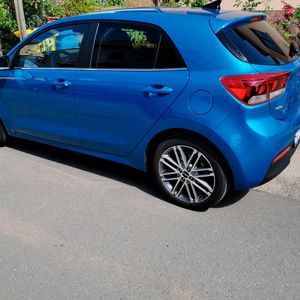 3. Die Alltagstauglichkeit: Der Rio überzeugte als Begleiter in der Stadt, bei Überlandfahrten und sogar auf längeren Autobahnstrecken. Seine Stärken spielt er natürlich eher im städtischen Einsatz aus. Er fährt sich ausgewogen und die Lenkung macht dem Fahrer das Manövrieren und Parken leicht.(Bild:  Otto/Vogel Communications Group)