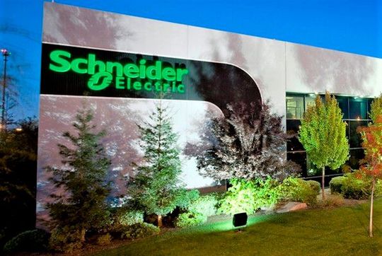 Jetzt hat es für Schneider Electric doch noch geklappt! Ein weiteres Angebot zum Kauf des britischen Softwarespezialisten Aveva überzeugte die dortigen Aktionäre, wie es jetzt heißt. Die Übernahme hat außerdem ihren strategischen Grund, den Sie in diesem Artikel erfahren.(Bild:  Schneider Electric)