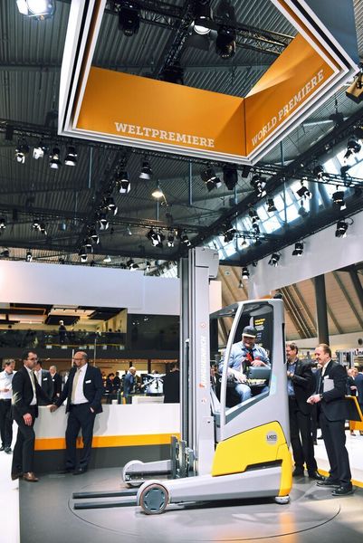 Von den Flurförderzeugen sind alle weltweit führenden Hersteller in Stuttgart präsent.  (Logimat)