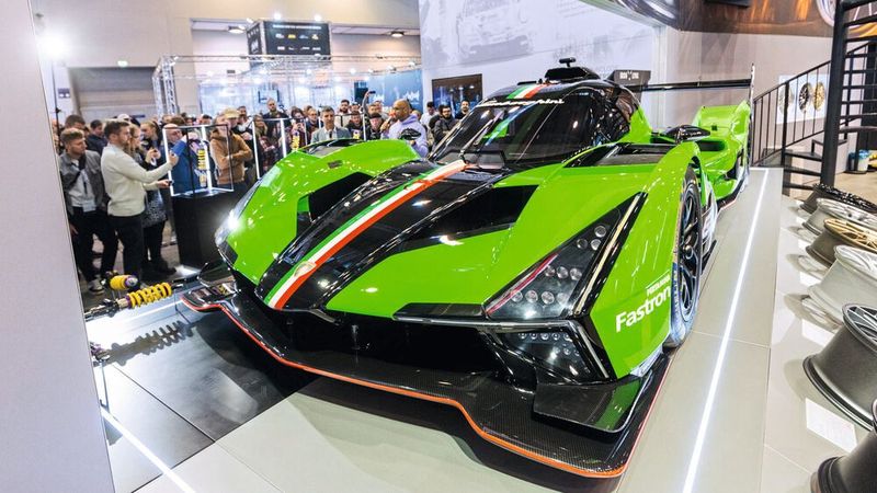 Rückblick auf 2023: Der Lamborghini SC63 feierte im Vorjahr Deutschlandpremiere. Mit über 340 km/h Höchstgeschwindigkeit und 680 PS trat der Rennwagen dann zum  24-Stunden-Rennen von Le Mans an. (Bild: Messe Essen)