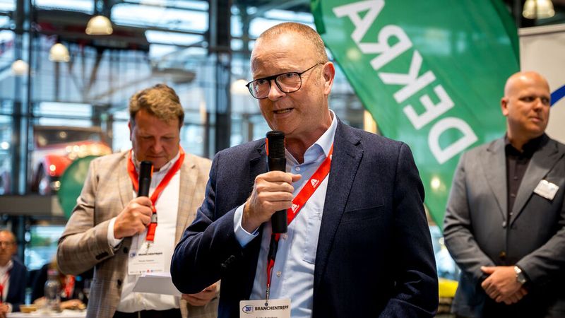 Guido Kutschera, Dekra, lud die Gewinner der German Craft Skills zu einem Dekra-Rennwochenende ihrer Wahl ein.  (Bild: ZKF)