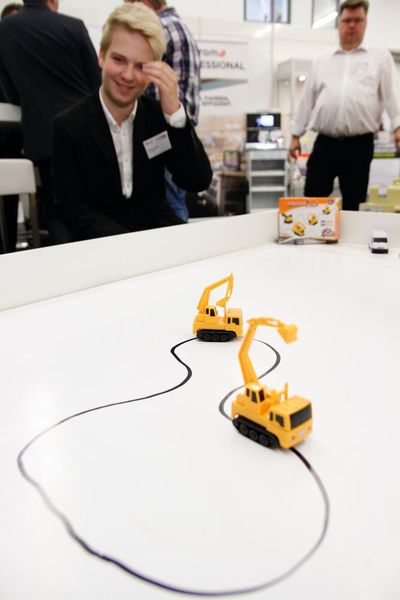 Für jeden Telematik-Auftrag gab es einen induktiven Mini-Bagger gratis dazu. (Eno)