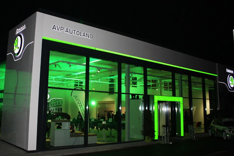 Die Automobilgruppe AVP Autoland hat ihr neues Skoda-Autohaus im niederbayerischen Zwiesel in Betrieb genommen. Kosten des Neubaus in giftgrüner Skoda-CI: rund 1,7 Millionen Euro. (Foto: AVP)