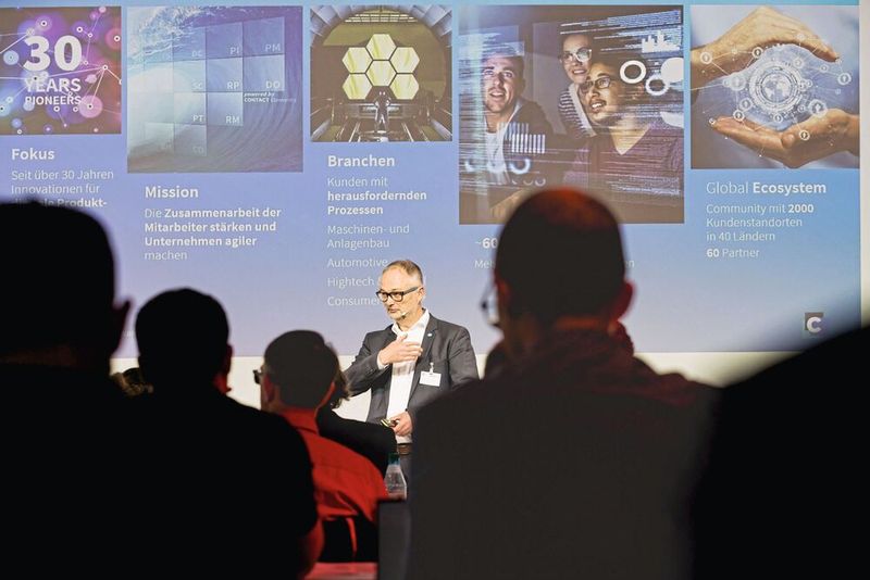 Stefan Gregorzik von Contact Software präsentierte gleich mehrere Beispiele, die zeigten, wie sich Produktivität durch datengetriebene Automatisierung steigern lässt. (Bild: Stefan Bausewein)