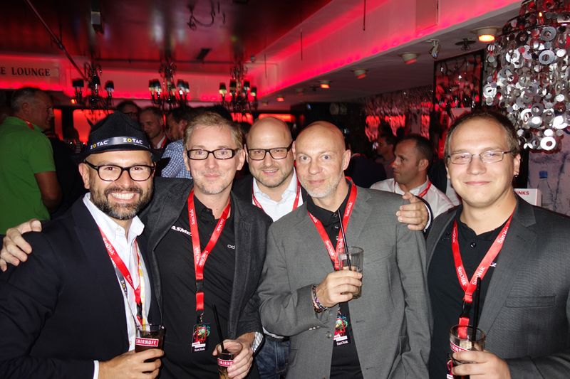 Immer gut drauf (v. l.) Maciej Wieczorek, ZOTAC, Andreas Henschke, Lasmex, Horst Günther, ZOTAC, Oliver Schmidt und Sven Langenbrink,  MS-Tech (Bild: IT-BUSINESS)