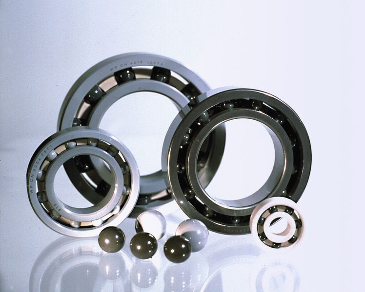 Bild 1: Keramische Werkstoffe werden für Vollkeramiklager und für sogenannte Hybridlager verwendet – bei Hybridlagern bestehen nur die Wälzkörper aus Keramik. (Bild: Cerobear)