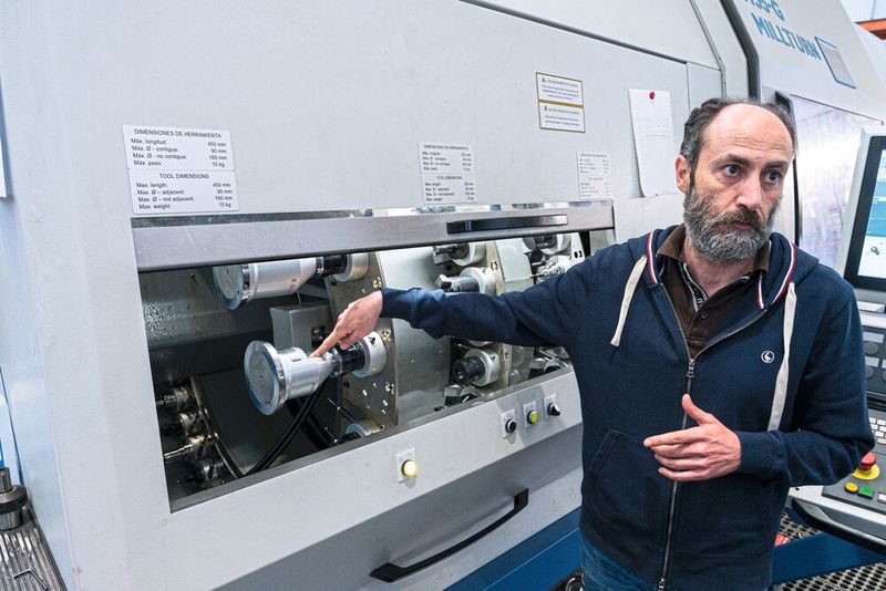 The tool magazine impresses with its simple operation from the front of the machine as well as maximum reliability and safety. Tools can be conveniently upgraded, downgraded, and maintained during machining. (Image:WFL)