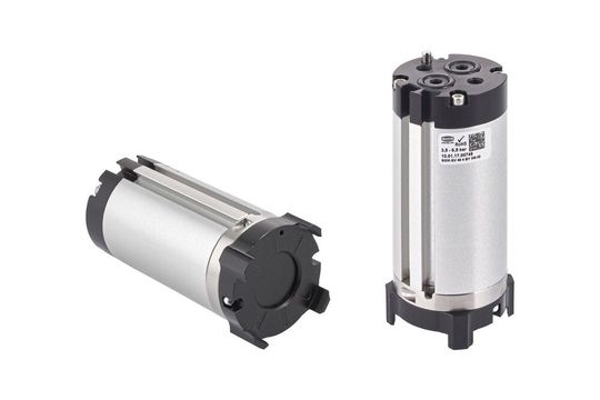 Der Magnetgreifer SGM-SV-46 hält Batterien dank des bistabilen Permanentmagnets selbst bei einem Ausfall der Energie sicher fest.(Bild:  J. Schmalz)