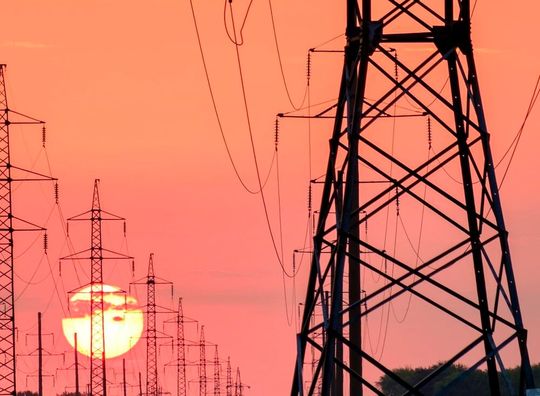 Deutsche müssen für Strom viel Geld hinblättern, was natürlich besonders für energieintensive Unternehmen der Industrie fatal ist. Die Bundesregierung will heute deshalb ein Entlastungspaket schnüren. Doch die Begeisterung darüber, wie das laufen soll, hält sich in Grenzen ...(Bild:  Netzpower)