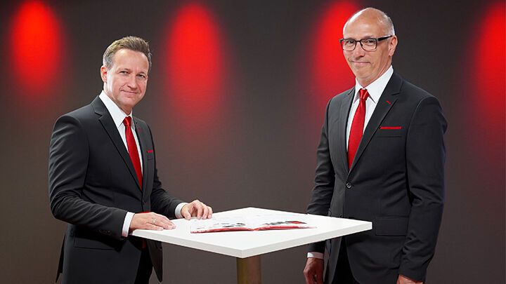 Christopher Frese (links, Marketing Manager) und Wilfried Bruckschen (rechts, Sales Manager) von Glyn beleuchten die Chancen für den Mittelstand in einem von Konsolidierungen geprägten Markt.(Bild:  Glyn)