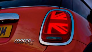 Der britische Premierminister Boris Johnson will von 2030 an den Verkauf von Dieselwagen und Benzinern verbieten. (Bild: Mini)