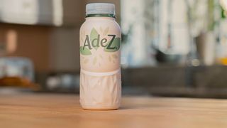 Der neue Prototyp der Papierflasche wurde im Rahmen einer Partnerschaft zwischen Wissenschaftlern des Coca-Cola Forschungs- und Entwicklungslabors in Brüssel und der The Paper Bottle Company (Paboco) entwickelt. (Coca-Cola)