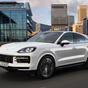 Der Cayenne E-Hybrid ist ab 103.344 Euro erhältlich.(Bild:  Autoren-Union Mobilität/Porsche)