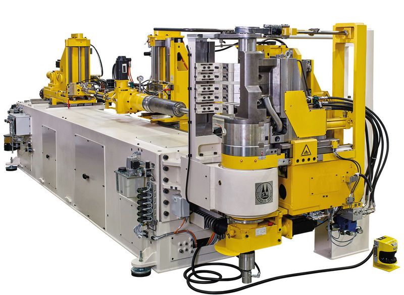 Mit einer ins Biegewerkzeug integrierten Trennvorrichtung reduzieren Anwender durch die Kombination der Arbeitsschritte Biegen und Trennen die Produktionszeiten und den Materialverschnitt spürbar.  (Bild: Schwarze-Robitec)