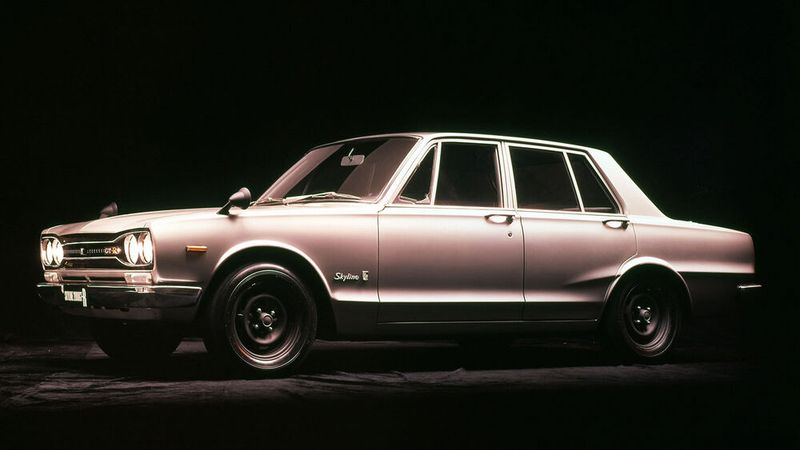 1968: Im Juli wird vom erneuerten Nissan Skyline C10 (Limousine und Coupé) eine sportliche GT-Version mit 105 PS Leistung und 175 km/h V-max vorgestellt. (Bild: Nissan)