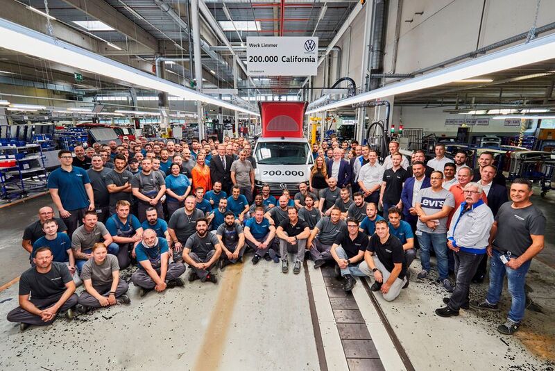 Produktionsjubiläum für VW-Beststeller Califormia: 200.000 Mal ist in Hannover-Limmer seit 2004 aus einem T-Modell die Ikone des deutschen Campers geworden.