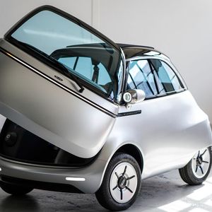 Wie bisher muss man die Front öffnen, um in den Innenraum des Microlino zu gelangen.(Bild:  Micro)