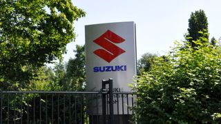 Suzuki verzichtet auf eine Netzkündigung, nimmt aber eine Erweiterung des seit 2011 gültigen Händlervertrags vor. (Bild: Simon/»kfz-betrieb«)
