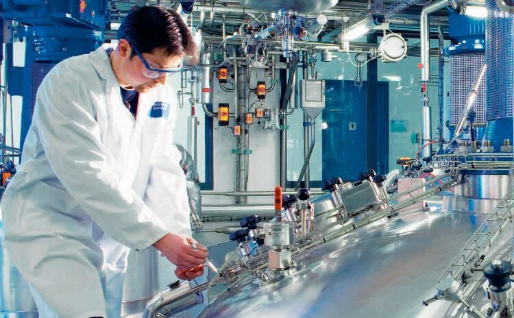 Automatisch und in Echtzeit sammelt und verarbeitet die Software Qubicon alle Daten der angebundenen Prozessgeräte wie etwa von Bioreaktoren und Analysegeräten. (Bilfiinger)