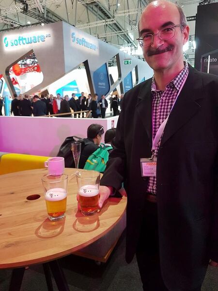 Unser Autor Oliver Schonschek genießt die Cebit. (Oliver Schonschek)